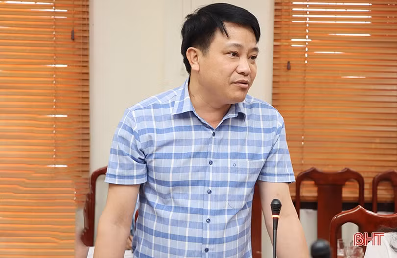 Tổ đại biểu HĐND tỉnh bầu tại Cẩm Xuyên thảo luận các nội dung trình Kỳ họp thứ 14