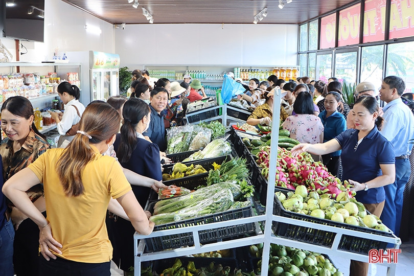 Khai trương cửa hàng nông sản an toàn ở Cẩm Xuyên