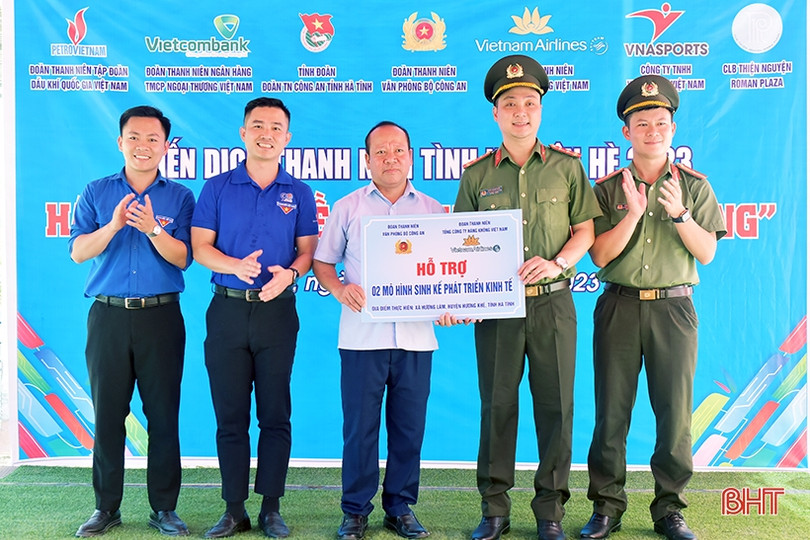 Hơn 400 triệu đồng từ chương trình “Hành trình về quê hương cách mạng” đến với Hà Tĩnh