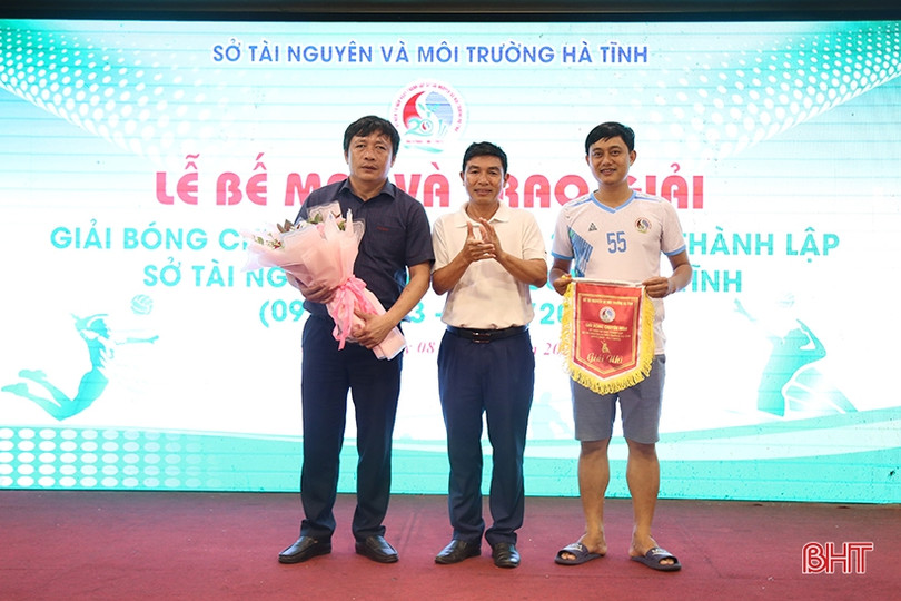 Sở TN&MT vô địch giải bóng chuyền nam mừng 20 năm thành lập 