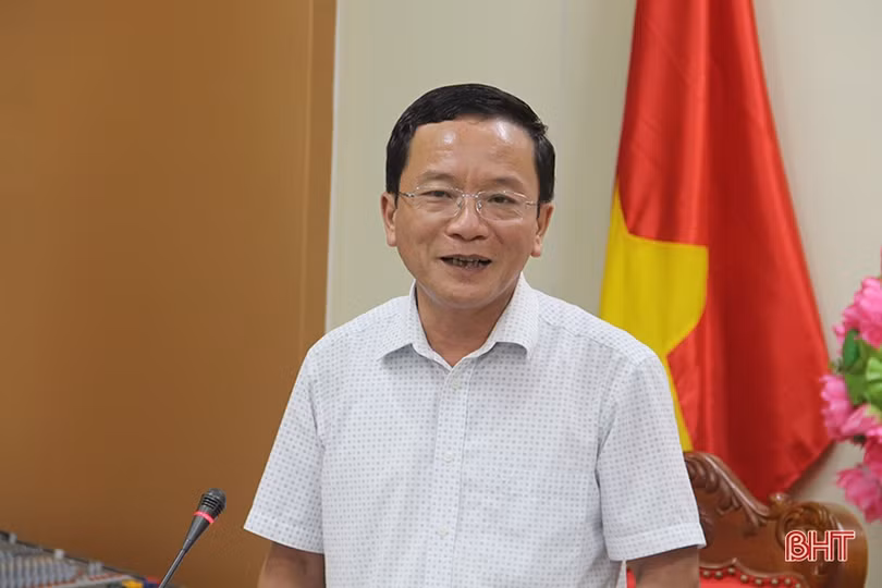 Quan tâm tổ chức bộ máy, sắp xếp đội ngũ giáo viên, cán bộ quản lý giáo dục