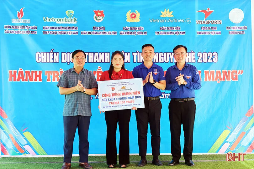 Hơn 400 triệu đồng từ chương trình “Hành trình về quê hương cách mạng” đến với Hà Tĩnh