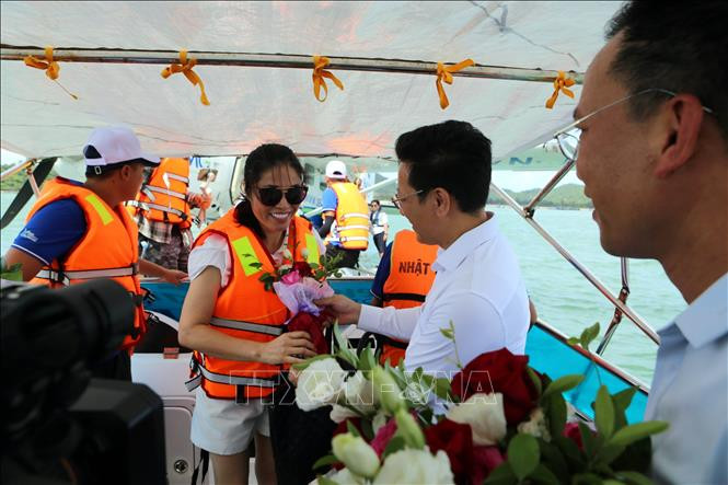 Chuyến bay thương mại đầu tiên bằng thủy phi cơ đến Cô Tô