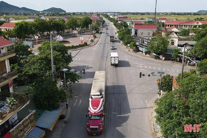 Giao thông bất ổn khi đèn tín hiệu “có như không” ở Lộc Hà