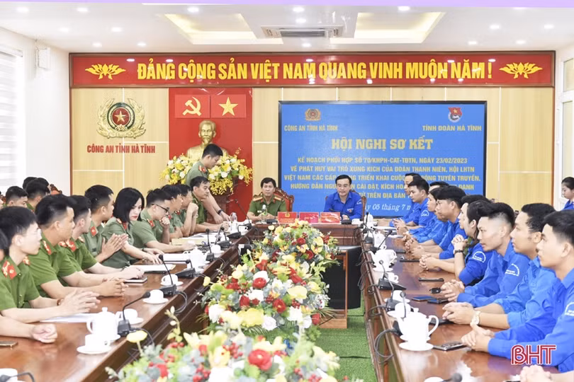 Khen thưởng 35 tập thể, cá nhân trong vận động kích hoạt tài khoản định danh điện tử