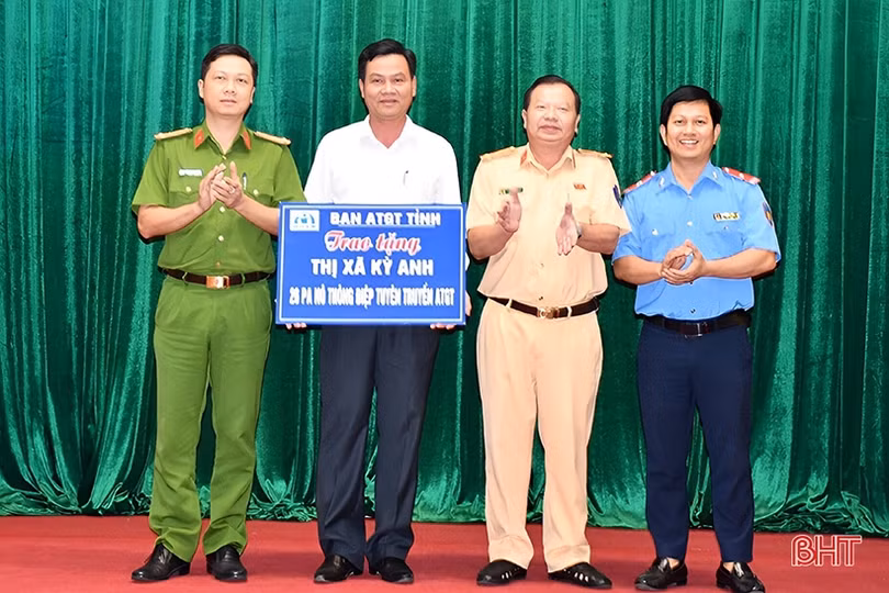 Tập huấn nghiệp vụ cho hơn 150 cán bộ, người dân về đảm bảo ATGT