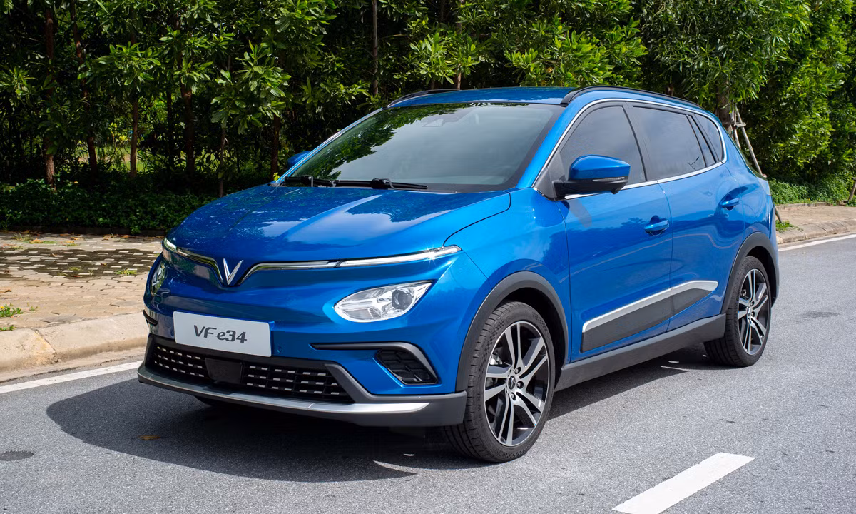 Ôtô điện VinFast VF e34 xuất hiện “bằng da bằng thịt”