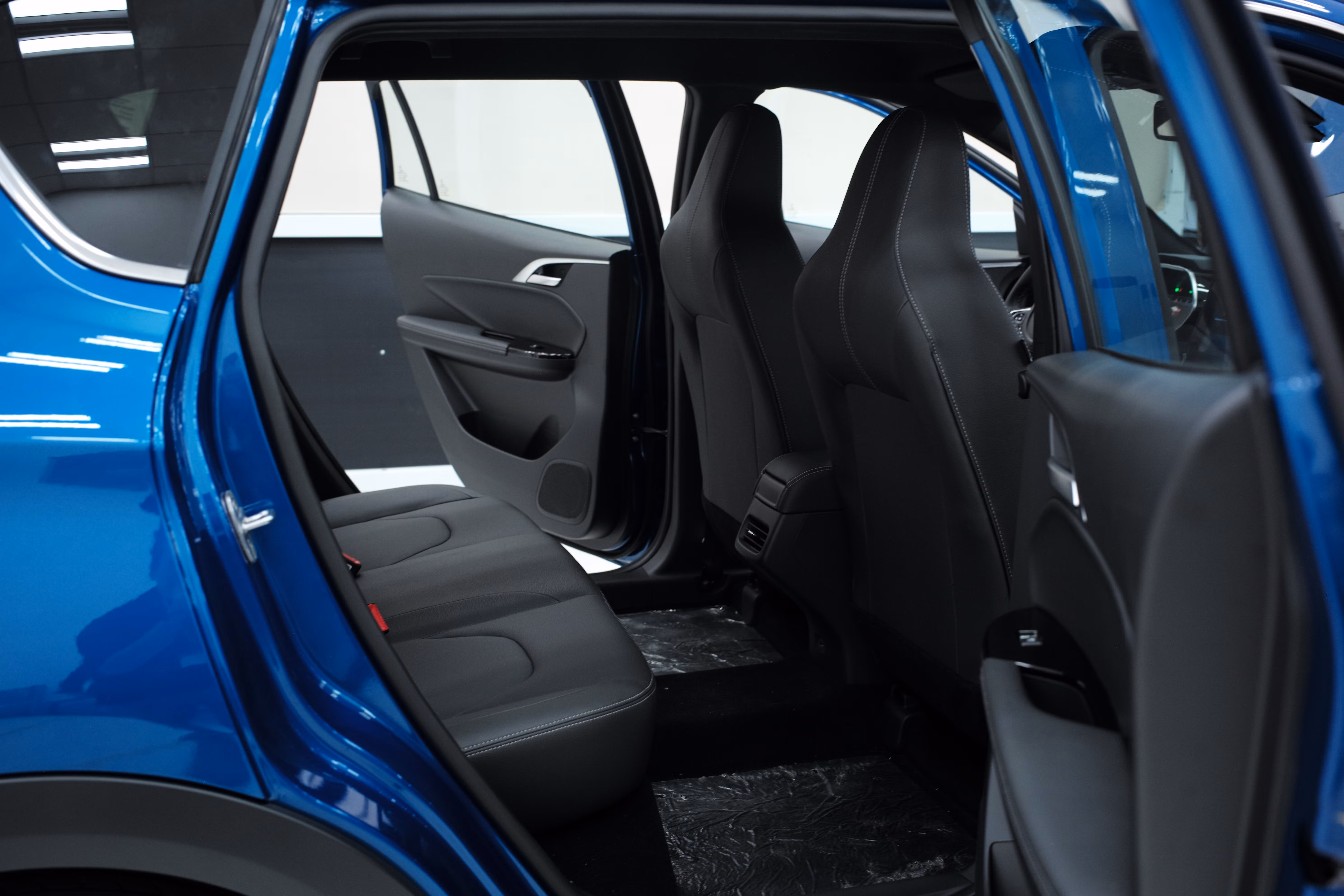 Ôtô điện VinFast VF e34 xuất hiện “bằng da bằng thịt”