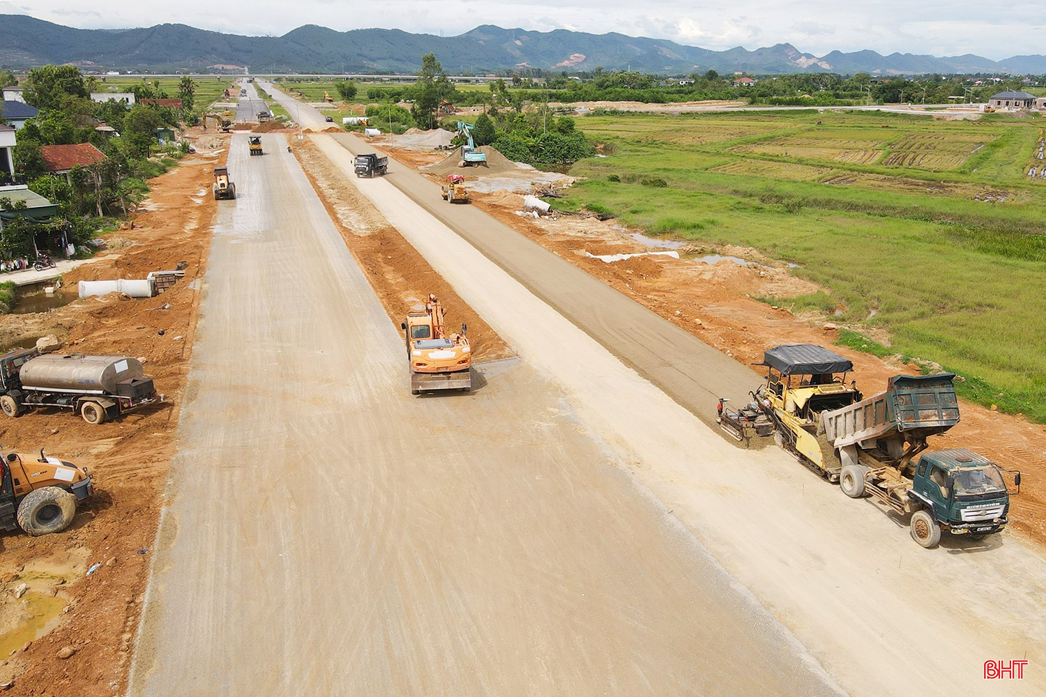 bqbht_br_cong-truong-ngay-le-2-9-9k.jpg