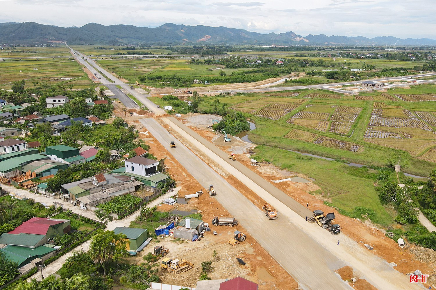 bqbht_br_cong-truong-ngay-le-2-9-9ag.jpg