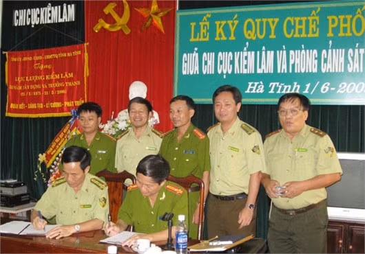 Kí kết qui chế phối hợp giữa Cảnh sát môi trường với ngành Kiểm Lâm trong đấu tranh phòng chống tội phạm và vi phạm pháp luật trong lĩnh vực đa dạng sinh học
