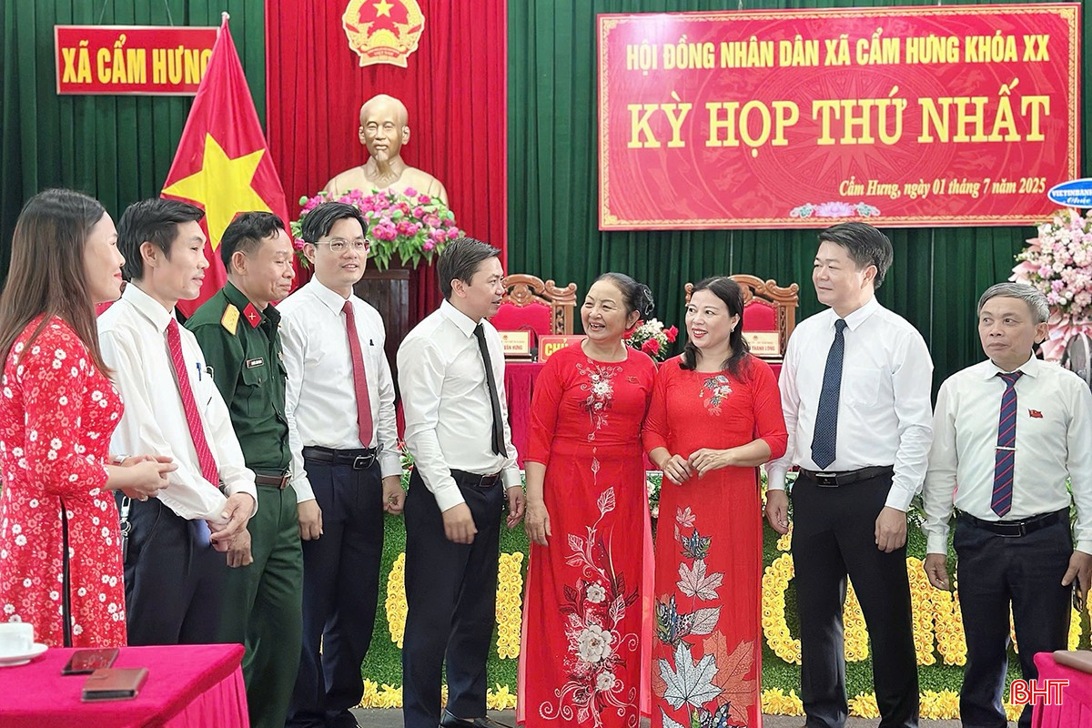 Tại xã Cẩm Hưng - quê hương cố Tổng Bí thư Hà Huy Tập, đại biểu HĐND xã cũng thể hiện quyết tâm cao vào những mục tiêu thảo luận trong kỳ họp thứ nhất.
