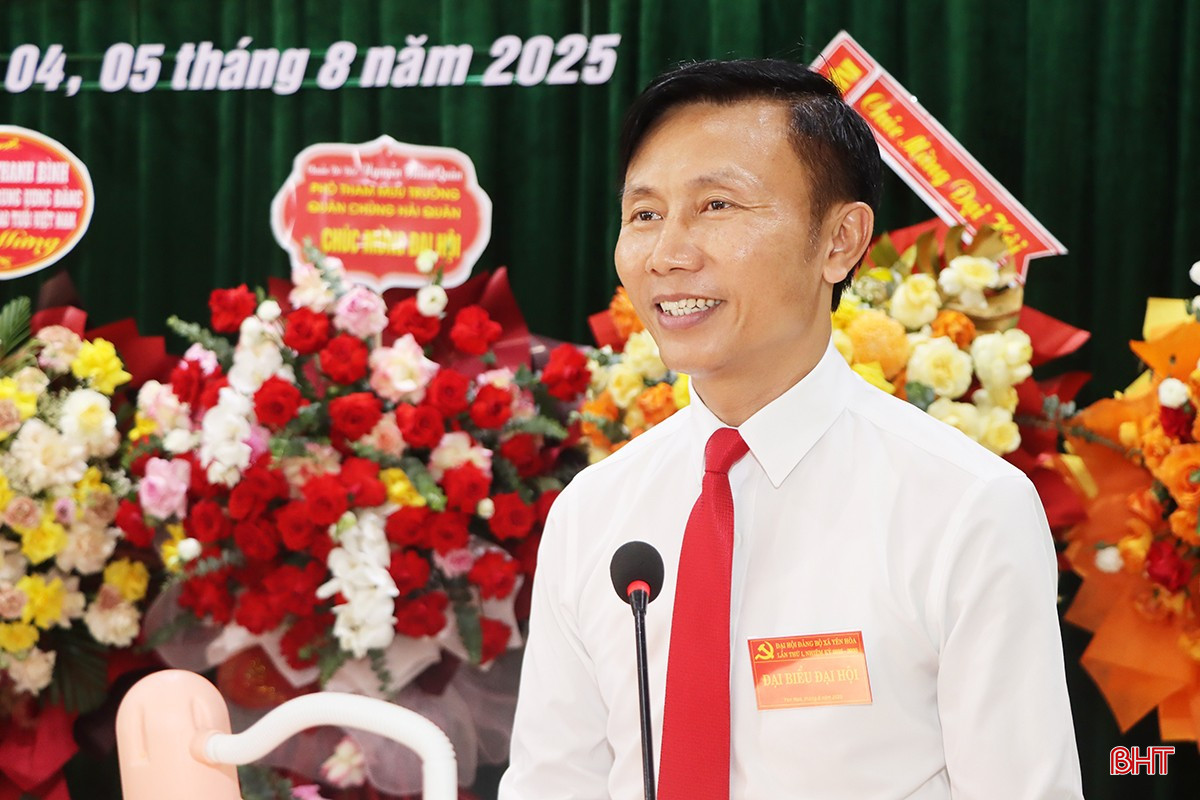 Bí thư Đảng ủy - Chủ tịch HĐND xã Yên Hòa Trần Đình Hải trình bày dự thảo báo cáo chính trị.