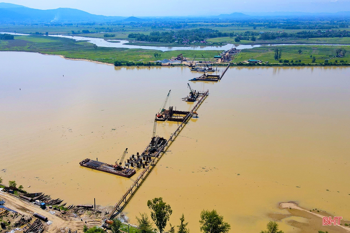 Khoét núi, vượt sông thi công cao tốc hơn 11.100 tỷ đồng nối Nghệ An - Hà Tĩnh