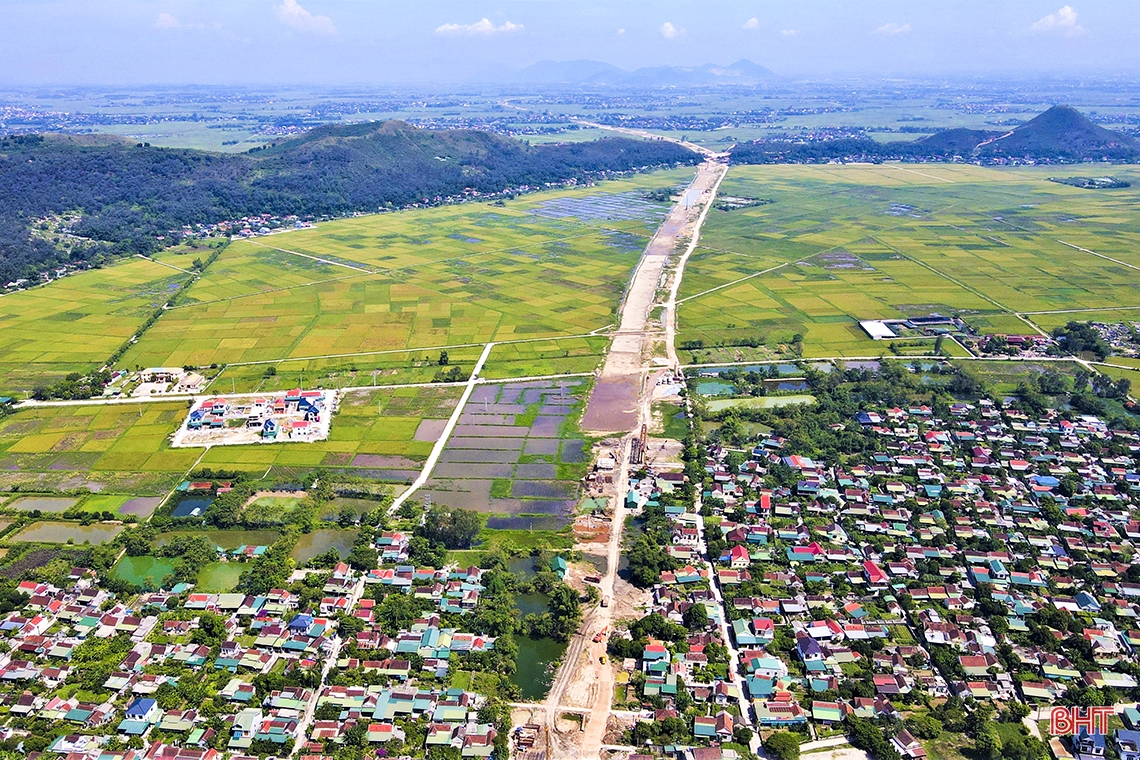 Khoét núi, vượt sông thi công cao tốc hơn 11.100 tỷ đồng nối Nghệ An - Hà Tĩnh
