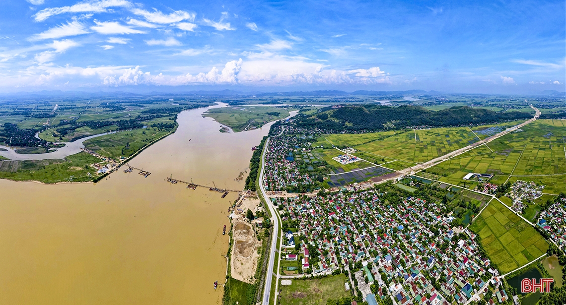 Khoét núi, vượt sông thi công cao tốc hơn 11.100 tỷ đồng nối Nghệ An - Hà Tĩnh
