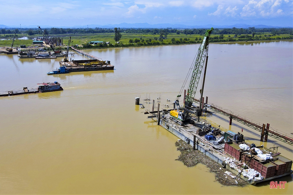Khoét núi, vượt sông thi công cao tốc hơn 11.100 tỷ đồng nối Nghệ An - Hà Tĩnh