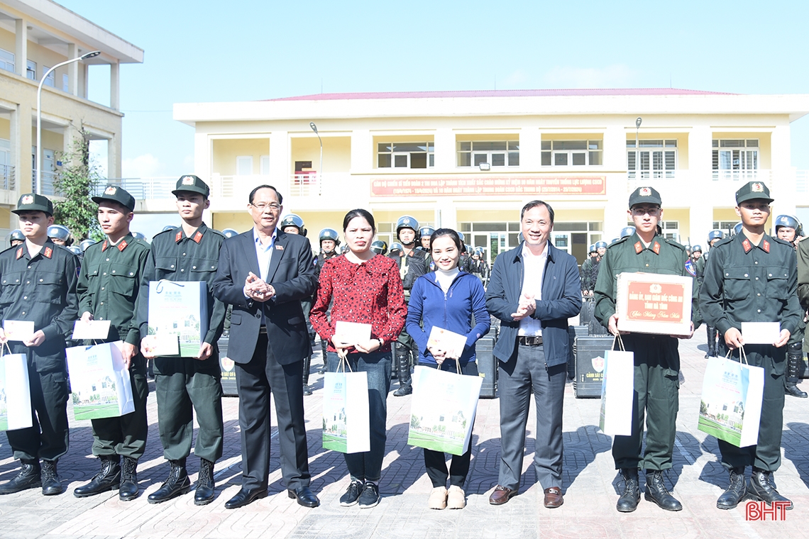 Phó Chủ tịch Quốc hội tham dự chương trình “Tết nhân ái Xuân Giáp Thìn tại Hà Tĩnh