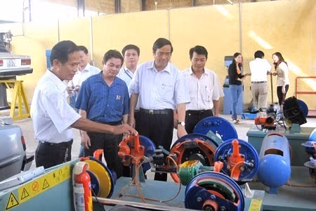 Bí thư Tỉnh ủy thăm Trường CĐKT Nghề Việt - Đức