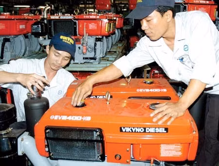 Sản xuất máy nổ thương hiệu Việt phục vụ nhu cầu nông dân. Ảnh: Đức Thành
