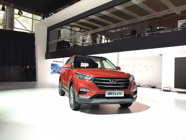 crossover co nho hyundai ix25 2017 trinh lang voi gia tot