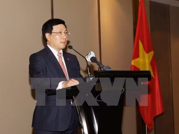 tong bi thu nguyen phu trong gap doanh nghiep viet nam va myanmar