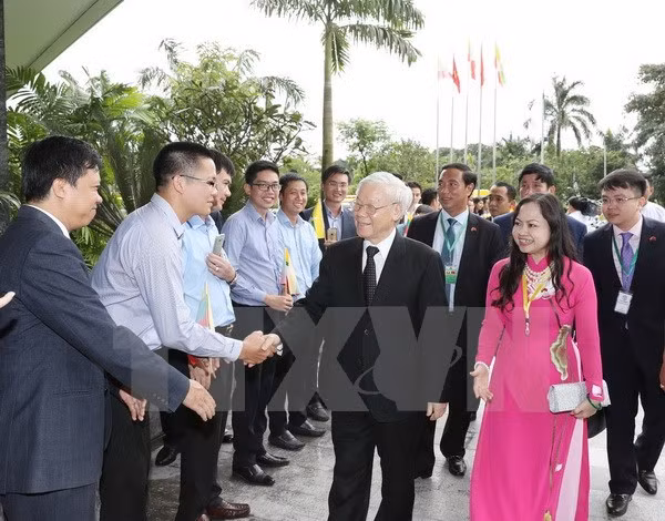 tong bi thu nguyen phu trong gap go ba con kieu bao tai myanmar