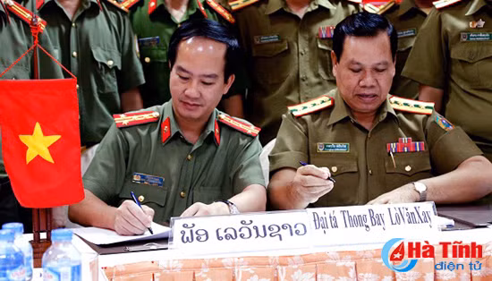 cong an ha tinh bolykhamxay phoi hop dam bao an ninh trat tu