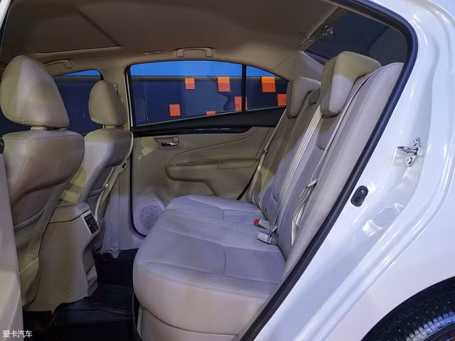 sedan gia re suzuki ciaz 2017 chinh thuc duoc ven man