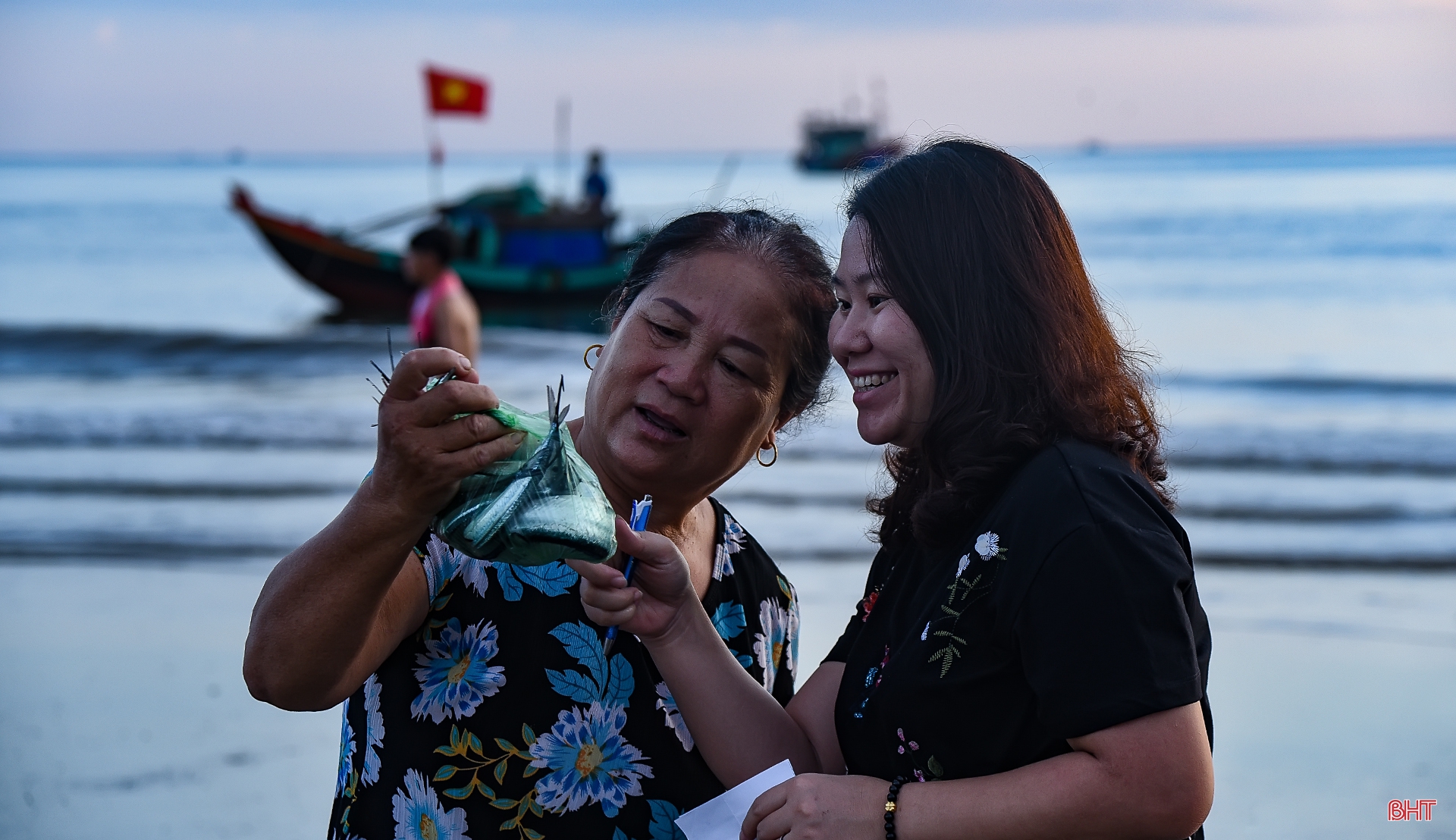 “Phố đêm” Cẩm Nhượng