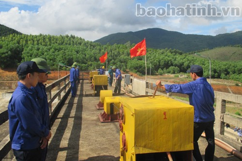 Vận hành tràn khi có điện (điện lưới và điện máy phát)