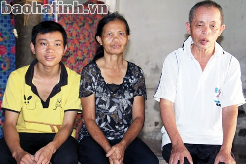 Cuộc sống gia đình em Cường rất khó khăn Cuộc sống gia đình em Cường rất khó khăn