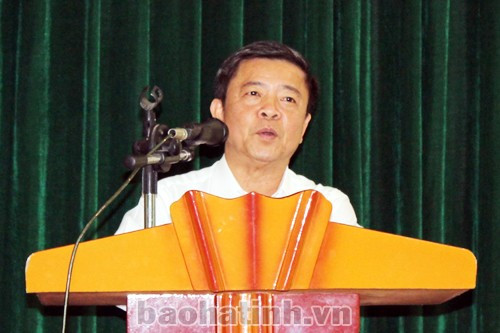 Chủ tịch UBND tỉnh Võ Kim Cự đề nghị các cấp hội phụ nữ thực hiện liên kết hóa, xã hội hóa, doanh nghiệp hóa để chị em có thêm cơ hội trong phát triển kinh tế