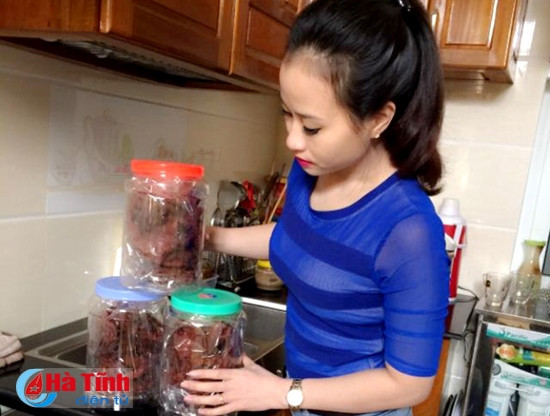 Sản phẩm bò khô của chị Linh sau khi hoàn thành được đóng gói để giao cho khách. Sản phẩm bò khô của chị Linh sau khi hoàn thành được đóng gói để giao cho khách.