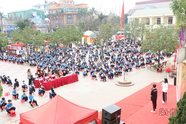 Học sinh TP Hà Tĩnh thích thú trải nghiệm “Ngày hội STEM”