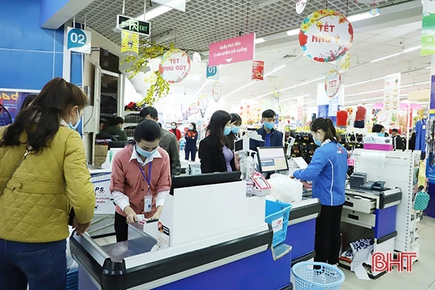 Thắt chặt phòng dịch Covid-19, đảm bảo an toàn cho người dân Hà Tĩnh mua sắm tết