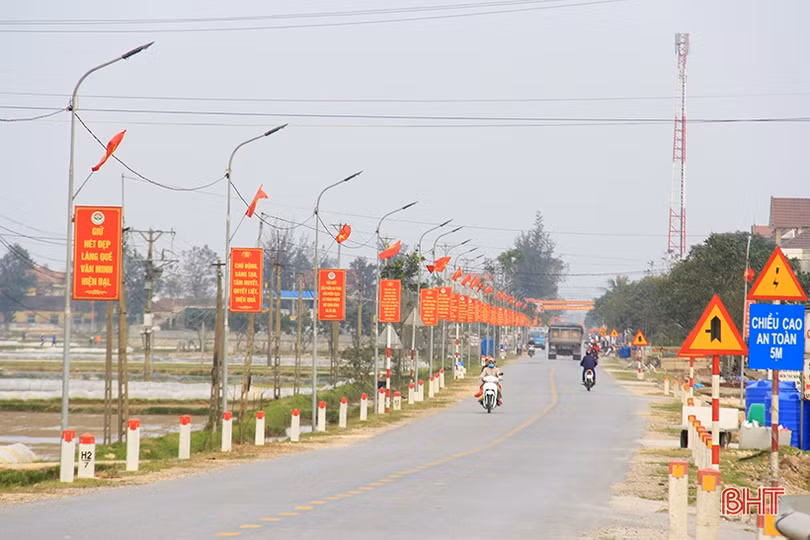 Người dân Hà Tĩnh hăng say lao động hướng về Đại hội Đảng