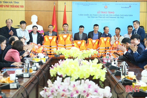 VietinBank Việt Nam hỗ trợ ngư dân Hà Tĩnh 420 triệu đồng
