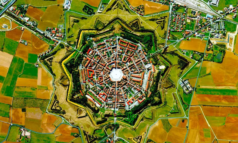 Các thành phố có quy hoạch độc đáo nhìn từ trên cao