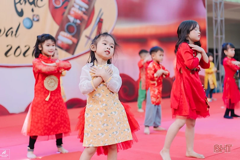 Tết muôn sắc màu với học sinh mầm non Trung Kiên