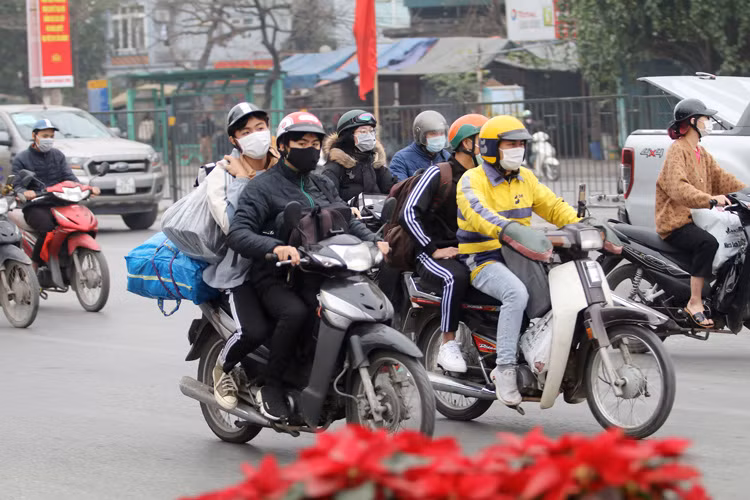 Được nghỉ Tết sớm, sinh viên ùn ùn về quê tránh dịch Covid-19