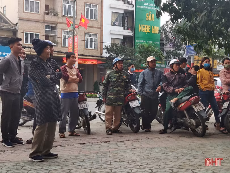 Đeo khẩu trang phòng dịch Covid-19 ở Hà Tĩnh: Người nhớ, người quên...!