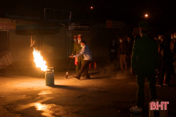 Trang bị kỹ năng phòng cháy, chữa cháy cho tiểu thương chợ thành phố Hà Tĩnh