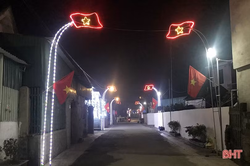 Vô vàn “cây nêu” điểm tô những con đường ở huyện Nghi Xuân