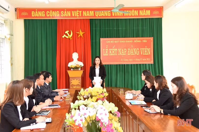 Tự hào đứng vào hàng ngũ của Đảng trong dịp Đại hội Đảng toàn quốc lần thứ XIII