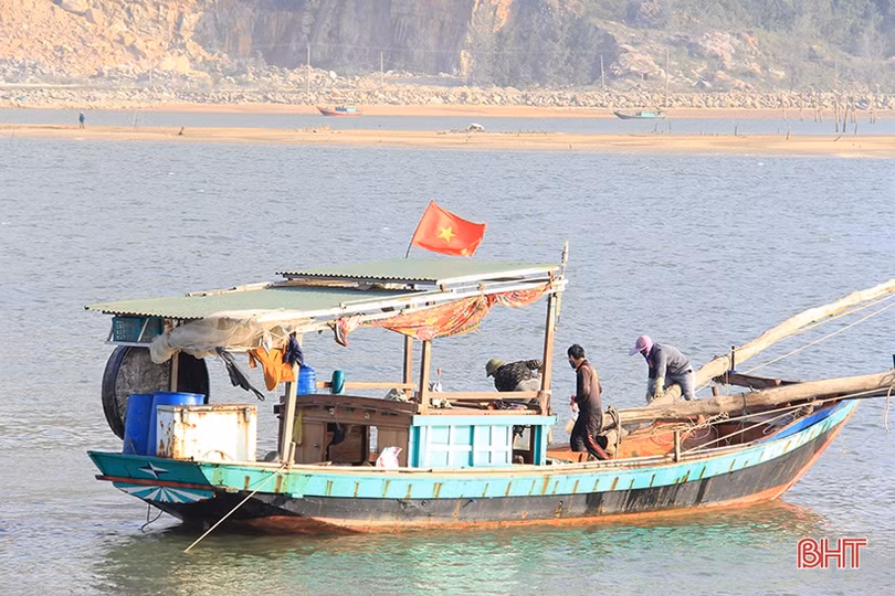 Người dân Hà Tĩnh hăng say lao động hướng về Đại hội Đảng