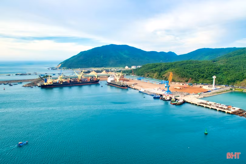 Theo chân chiến sĩ biên phòng tuần tra vùng biển phía Nam Hà Tĩnh dịp cuối năm