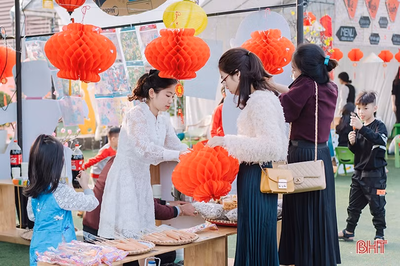 Tết muôn sắc màu với học sinh mầm non Trung Kiên