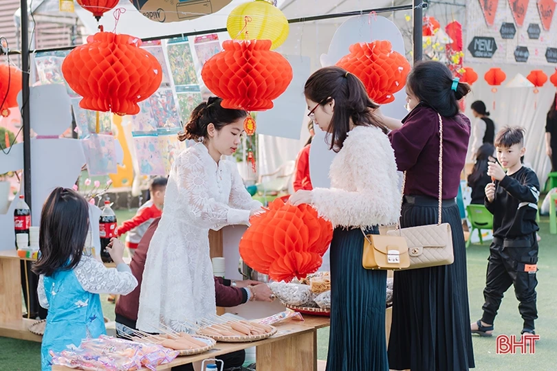 Tết muôn sắc màu với học sinh mầm non Trung Kiên