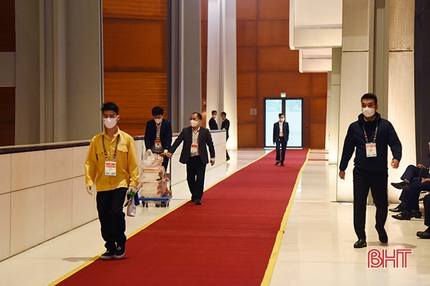 Hơn 500 phóng viên tác nghiệp tại Đại hội XIII được xét nghiệm Covid-19